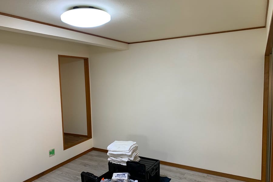 クロス再生施工後の室内が明るくなった様子